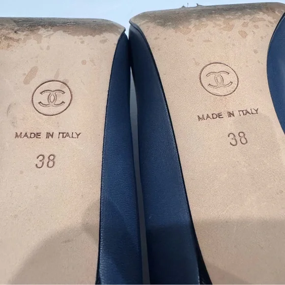 CHANEL Cruise 2012 Collection Cap Toe Pumps Navy Black 38 GUC - Picture 14 of 15